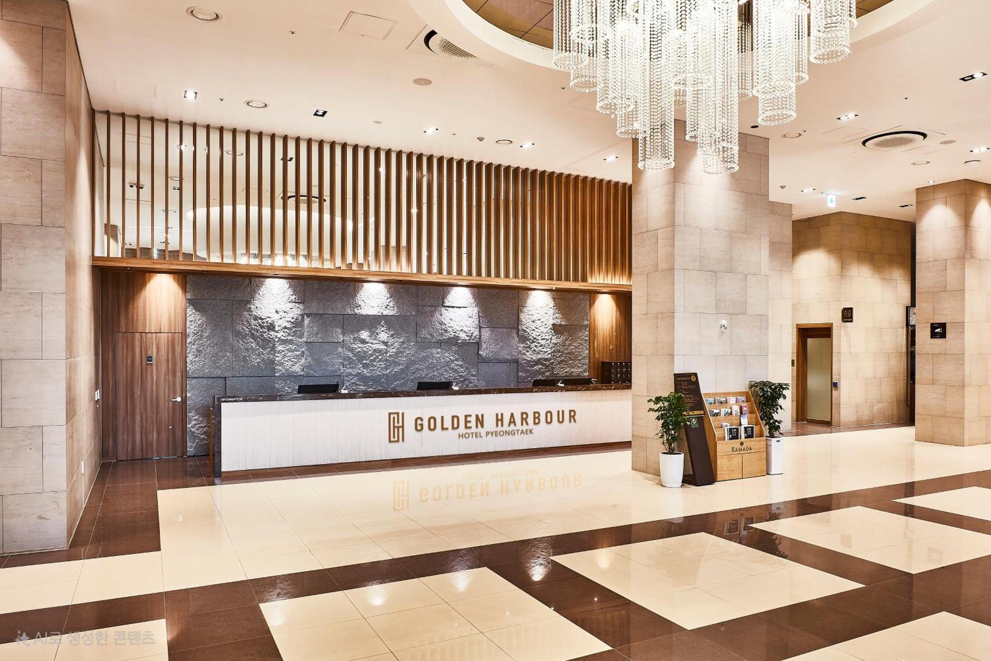 Golden Harbor Hotel Пхёнтхэк Экстерьер фото