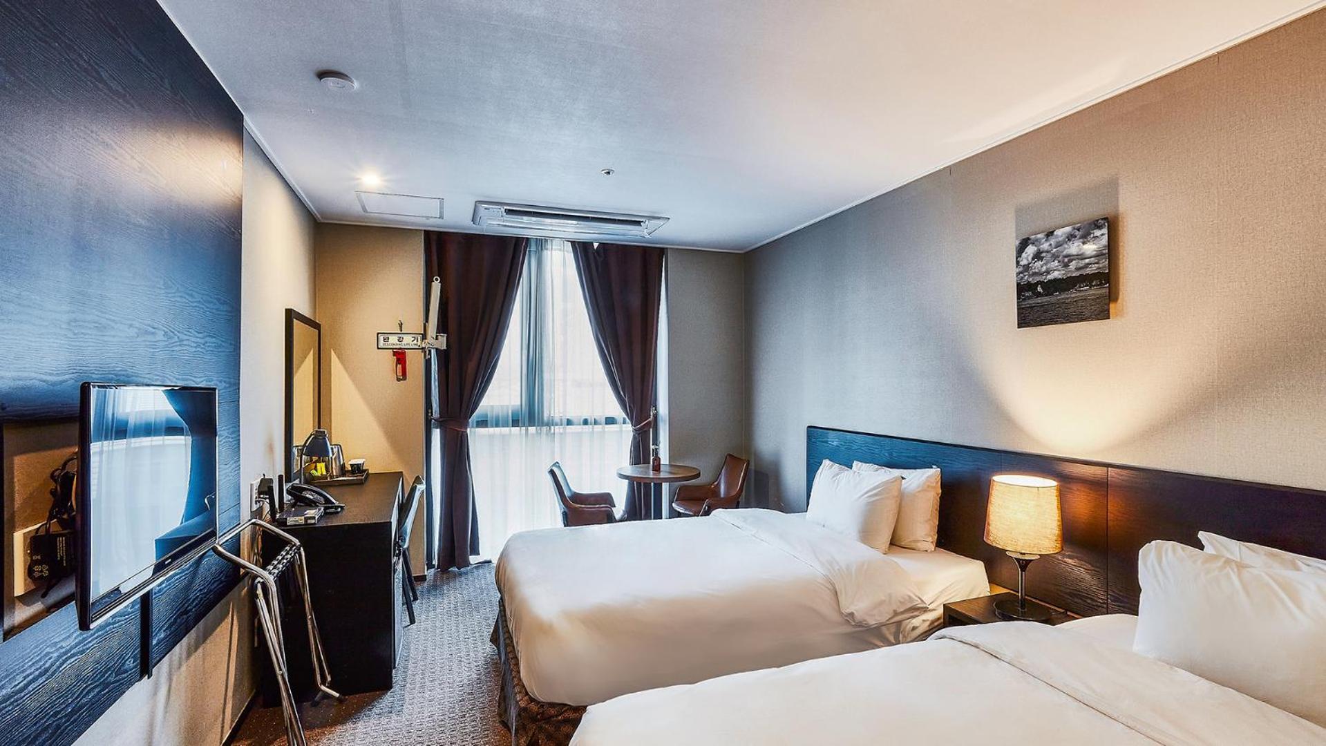 Golden Harbor Hotel Пхёнтхэк Экстерьер фото