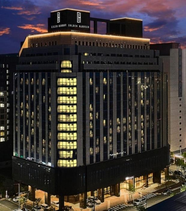 Golden Harbor Hotel Пхёнтхэк Экстерьер фото