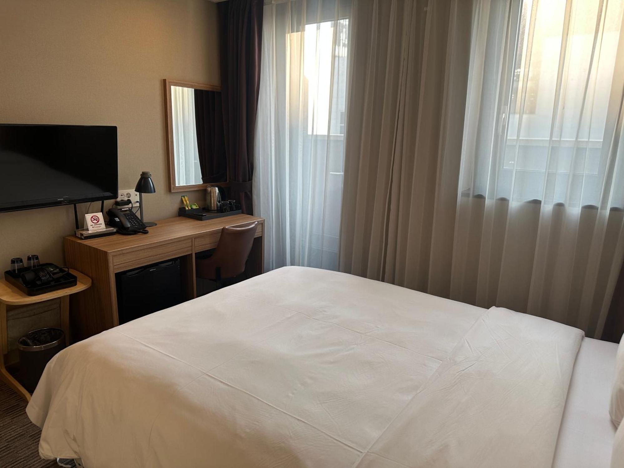 Golden Harbor Hotel Пхёнтхэк Экстерьер фото